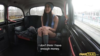 Capri Lmonde se vydává na dlouhou jízdu ve FakeTaxi