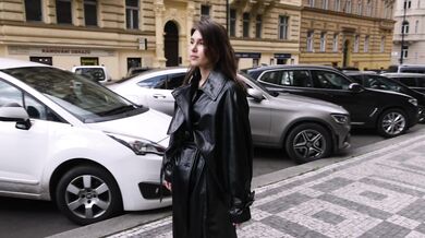 Ellie Luna shows off her naked body on the street on cold day