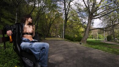 Ellie Luna shows off her naked body on the street on cold day