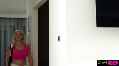 Ohana Petite sleduje Zazie Skymm a nevlastního bratra šukat, načež se připojí do trojky