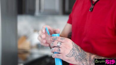 Sly Scarlet Skies accidentally pranks her way into stepbro's pants - S35E5