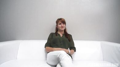 La guapa amateur Ivana muestra cómo follar en un casting