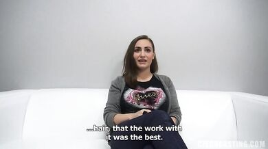 Amatérka Markéta předvádí svá velká přírodní prsa