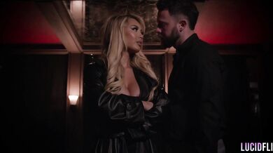 Asiatka Kazumi se stará o svého klienta v pokoji 7