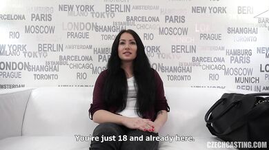 Barbora amateur atractiva de 18 años