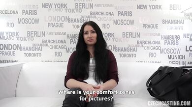 Barbora amateur atractiva de 18 años