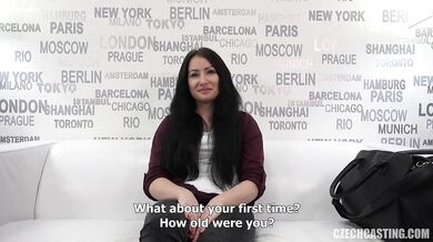 Barbora amateur atractiva de 18 años