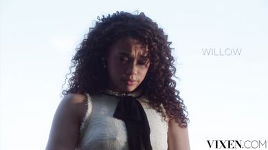 VIXEN - Nenasytná kráska Willow mísí obchod s potěšením