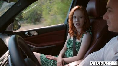 VIXEN - Drobná Lottie zažívá sexuální dobrodružství svého života