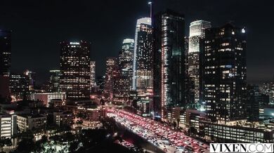 VIXEN – Riskantka Lulu má štěstí na burze a v posteli