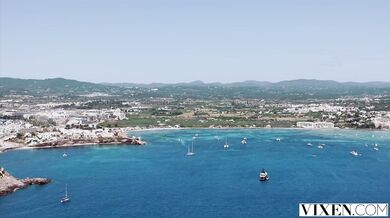 VIXEN - Zvodná baba Rae trávi 24 divokých hodín s Chrisom