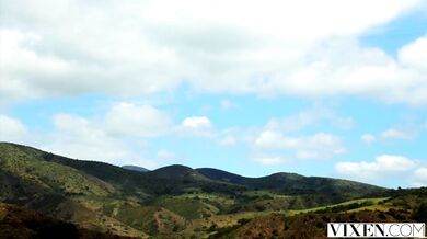 VIXEN - Krásná Cecilia neodolá svému zlobivému klientovi