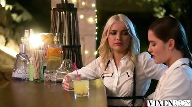 VIXEN - Encuentro lujurioso de la hermosa Zaawaadi en el Hotel Vixen