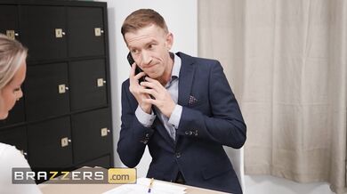 BRAZZERS - El sexo en la oficina nunca ha sido tan caliente cuando Ali Rose Roe seduce a su cliente Danny D