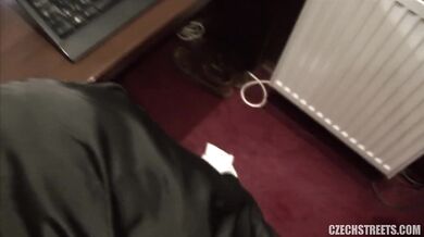 La secretaria traviesa Billie Star lo hace por dinero