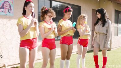 Lesbický tábor s nadrženými teen kundičkami