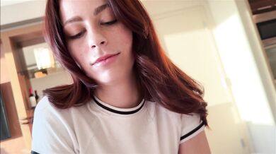 Ryšavá nevlastná sestra Renee Rose vie, ako ma dostať do tvrdého stavu