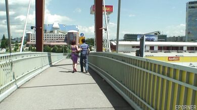 Pelirroja tetona follada en el campo