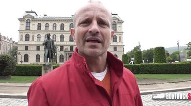 Candy Alexa fucks in the middle of Prague