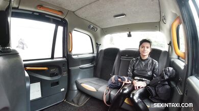 Gypsy Sandra Soul fucks in taxi with taxi driver
