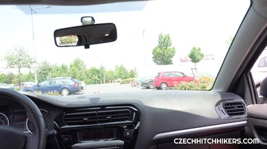 Autoestopista follando en la naturaleza