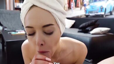 Mladá česká teenka mrdá doma