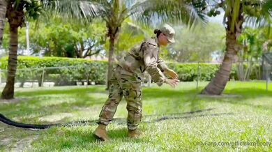 La guarrilla militar Kelsi Monroe