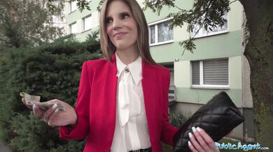 Public Agent - Quería que esta MILF me mostrara sus tetas y su culo en público