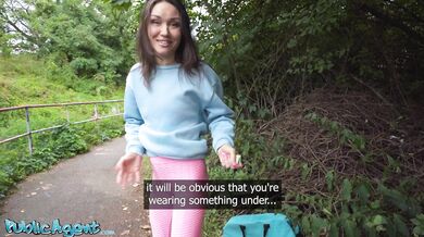 Public Agent - Fitness MILF Kristina Grace chupa la polla en público seguido de un polvo rápido POV