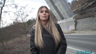 Public Agent - Stopujúci MILF s veľkými prsiami dostane veľké prekvapenie