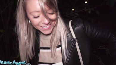 Public Agent - Blond francouzská dívka přistižena při masturbaci na ulici následované rychlým tvrdým šukáním s POV kouřením