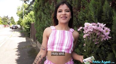 Public Agent - Malá a drobná roztomilá latinskoamerická teenka se projede na mém péru