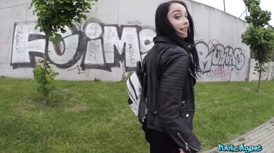 Public Agent - Sexy Britské dievča má riskantný vonkajší creampie sex