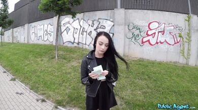 Public Agent - Sexy Britské dievča má riskantný vonkajší creampie sex
