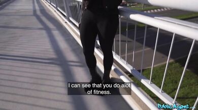 Public Agent - Talianska učiteľka to nechcela, ale nechal nakoniec ma nechala ju postriekať