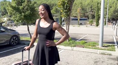 Interracial sofá follando con francés chica negra