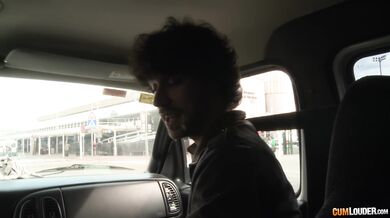 MILF Sensual Jane šuká v dodávke v pohybe