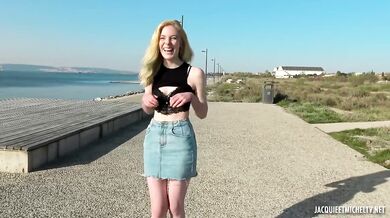 Charlotte poddaje się penetracji analnej