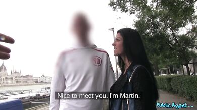 Public Agent - 18-letnia studentka bierze moją spermę, podczas gdy jej chłopak czeka na zewnątrz