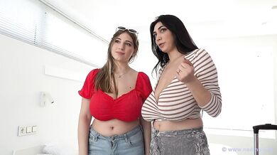 MILF lesbičky s mega velkými přírodními prsy