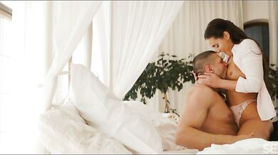 Betzz si užívá smyslný sex v posteli