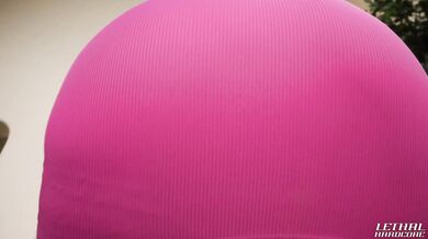 Flexibilní blondýnka miluje hluboké a dlouhé šukání