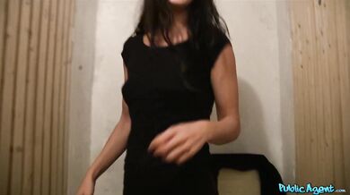 Public Agent - Udělala by tvoje přítelkyně totéž co tahle španělská holka?