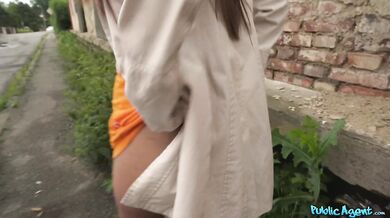 Public Agent - Drobná Latina s drobným tělem hraje mou hru