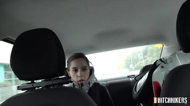 Stopařka Ana Bell Evans šuká v lese náhodného chlápka