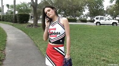 Nadržená školačka dostane creampie a poté otěhotní