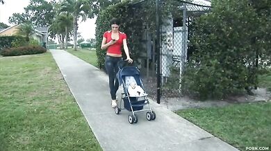 Nadržená školačka dostane creampie a poté otěhotní