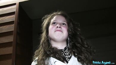 Public Agent - 18 letá plodná ženská dostane její první creampie