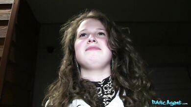 Public Agent - 18 letá plodná ženská dostane její první creampie