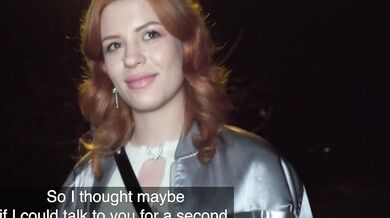 Public Agent - Zrzavá holka stříká po celém mém penisu